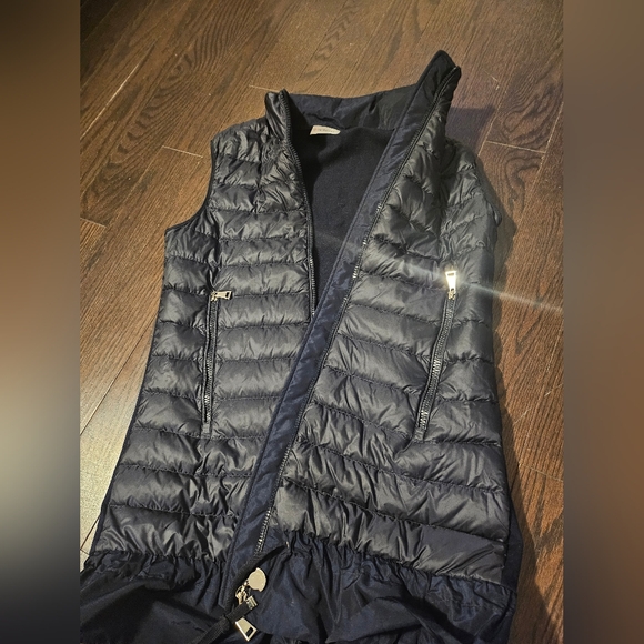 Moncler women navy down vest - Picture 7 of 11